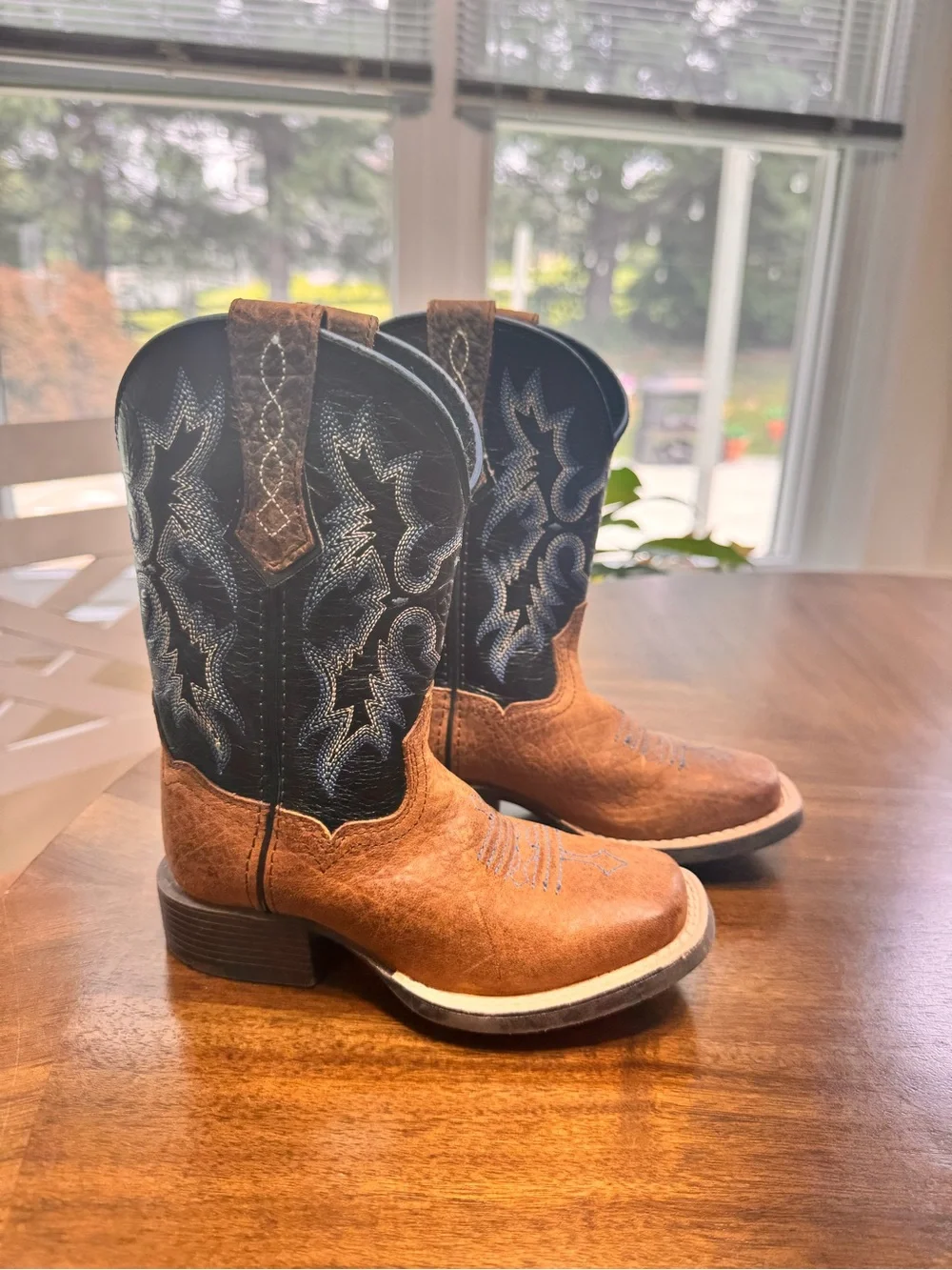 Ariat Tombstone Wide Square Toe Western Boot. Size boys or girls 8.5
